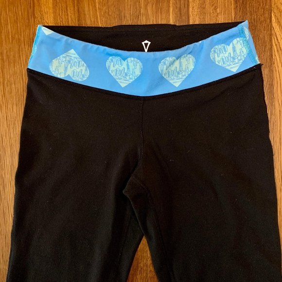 IVIVVA Lululemon Girls Capri Leggings 12 Reversible Cropped Girl NY Hearts Black - Picture 3 of 8